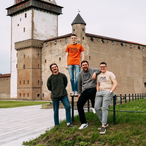 Narva Museum sweatshirt - Image 5